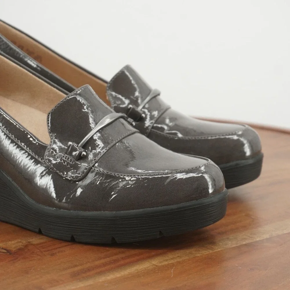 SOUL Naturalizer Womens Achieve Loafers Wedge Heel Gray Faux Patent Leather 9M